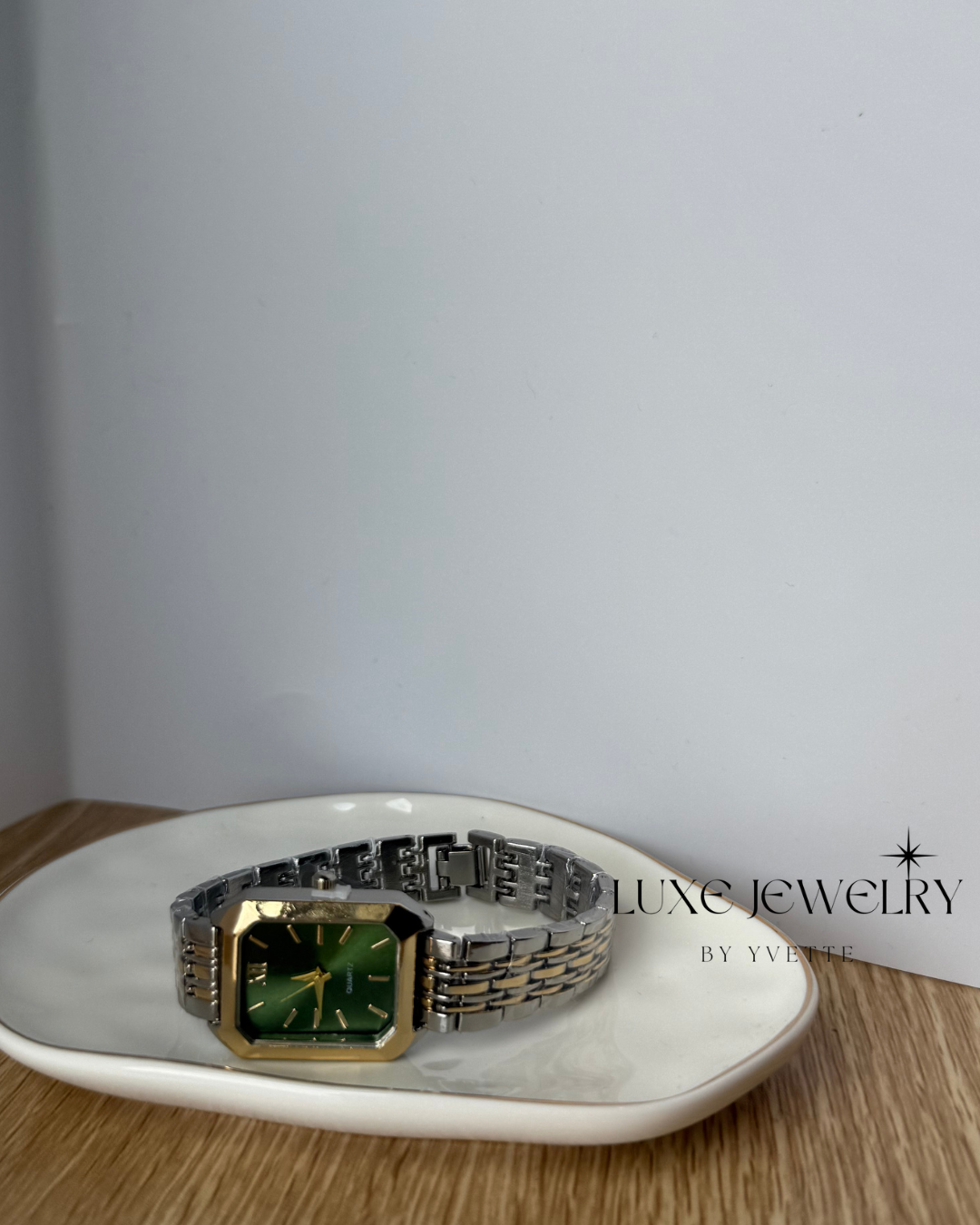 Nova Watch