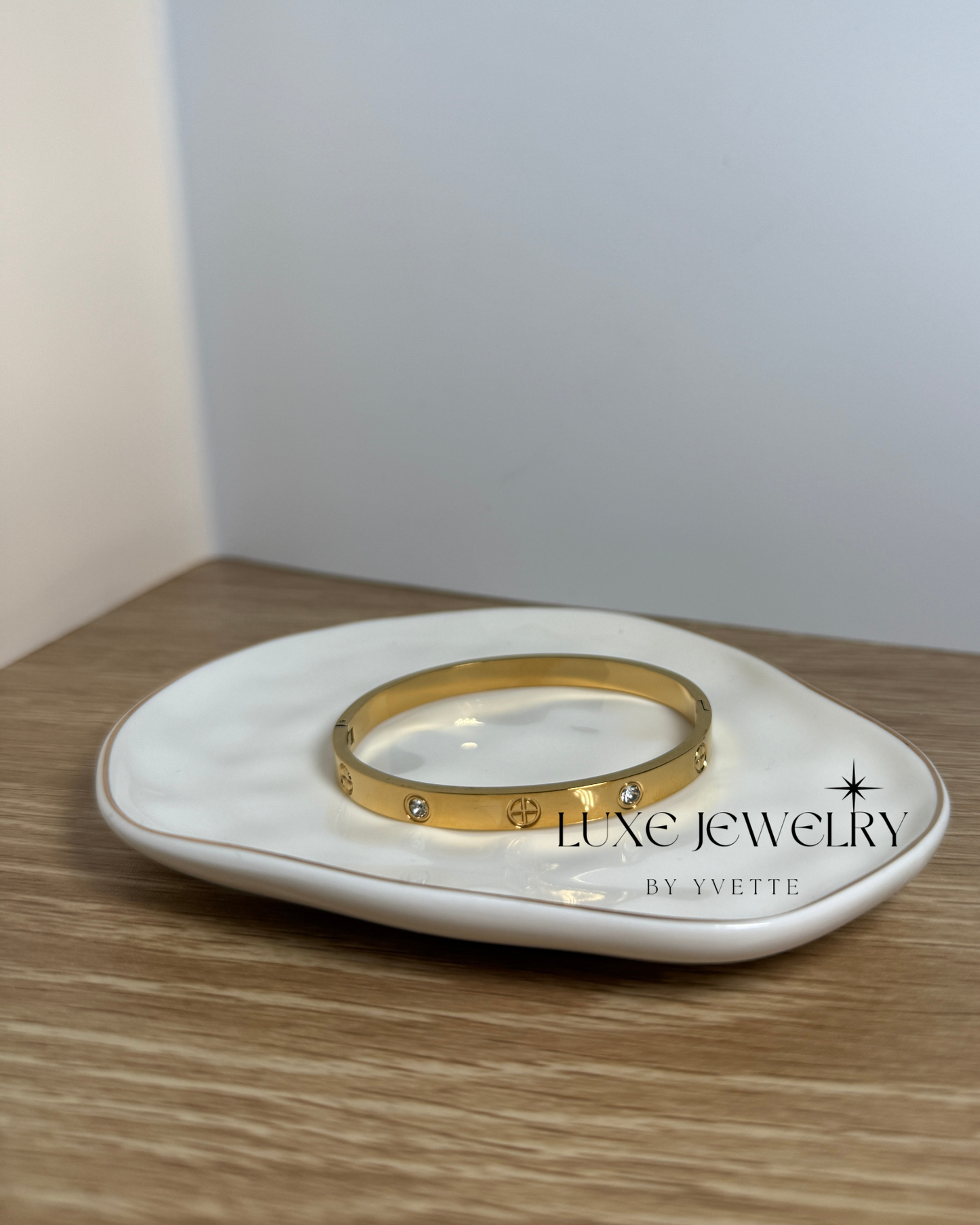 Status Bangle